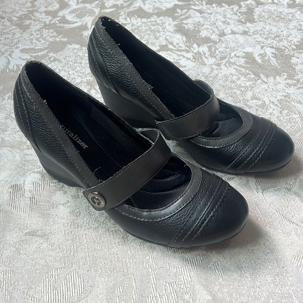 Naturalizer Shoes - Picture 3 of 8